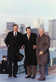 Reagan_Bush_Gorbachev_in_New_York_1988.jpg