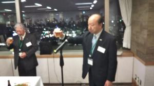 ７酒井新事務局長乾杯.JPG