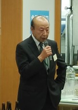 懇親会・酒井事務局長閉会宣言.jpg