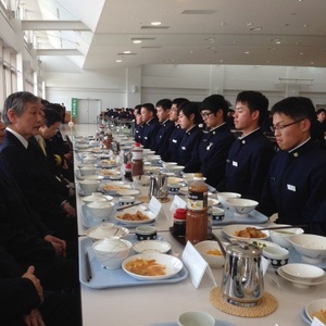 昼食会の様子.jpg