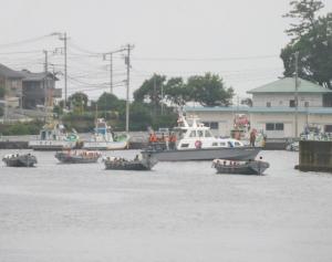 ★ポンドから機動艇に曳航され決戦の海へ