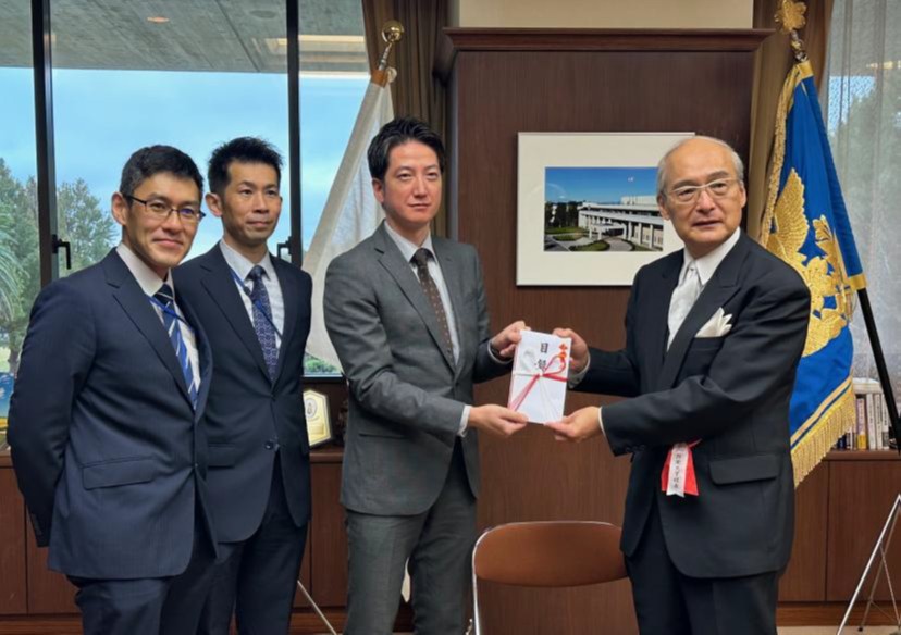 ★48期卒業生からの目録進呈